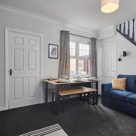 Cosy 3-Bedroom House In Seaham - Street Parking エクステリア 写真