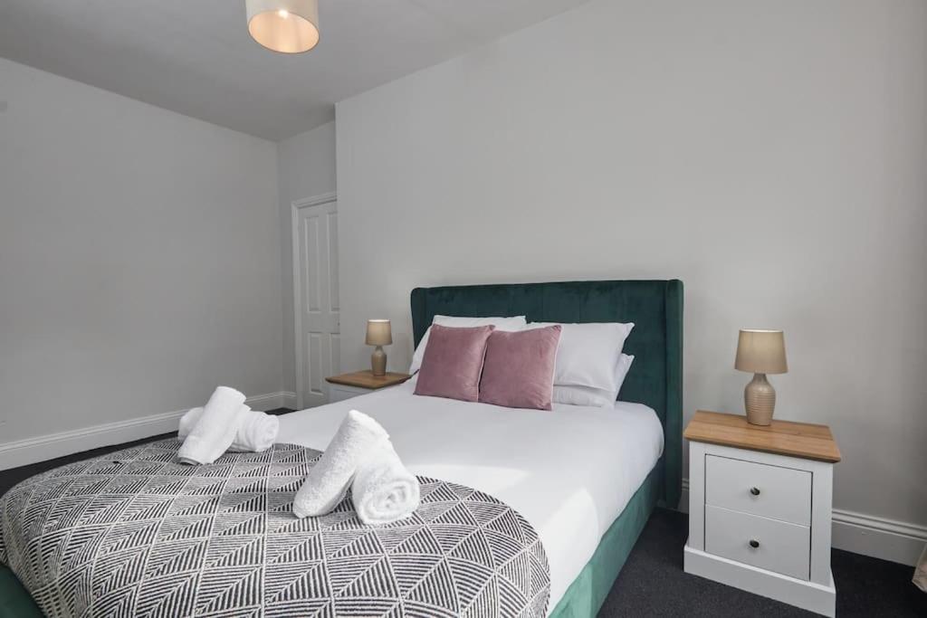 Cosy 3-Bedroom House In Seaham - Street Parking エクステリア 写真