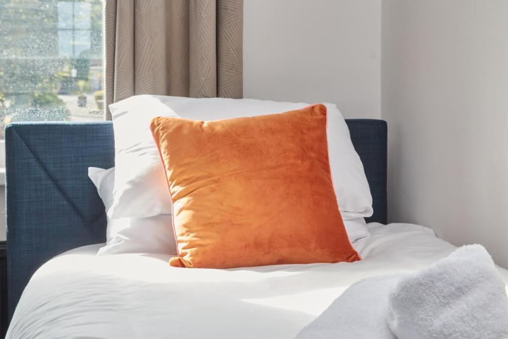 Cosy 3-Bedroom House In Seaham - Street Parking エクステリア 写真