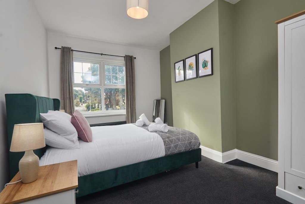 Cosy 3-Bedroom House In Seaham - Street Parking エクステリア 写真