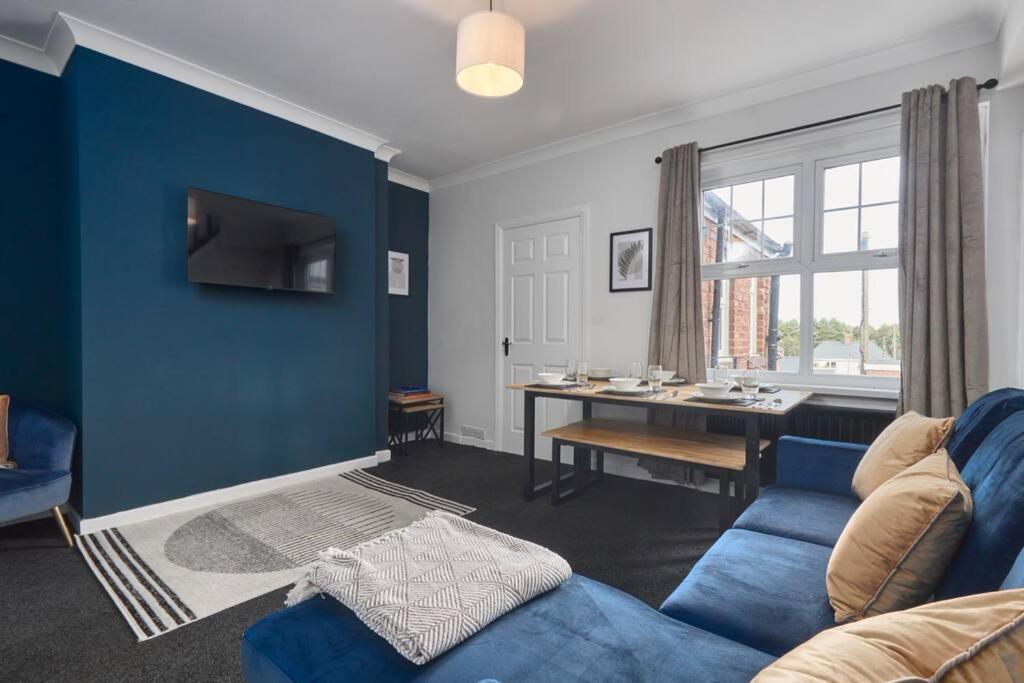 Cosy 3-Bedroom House In Seaham - Street Parking エクステリア 写真